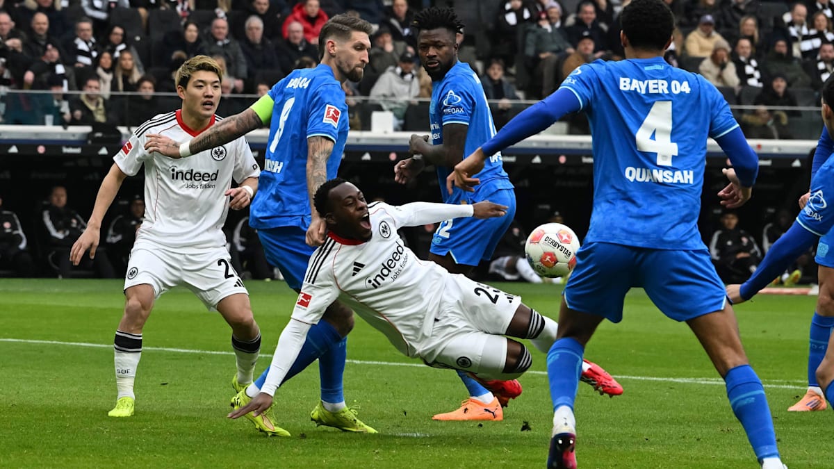 G-tze-ber-Elfmeterszene-In-der-Dynamik-eigentlich-relativ-klar-