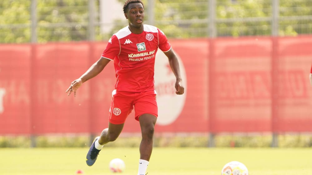 1. FSV Mainz 05 - Merveille Papela (21)