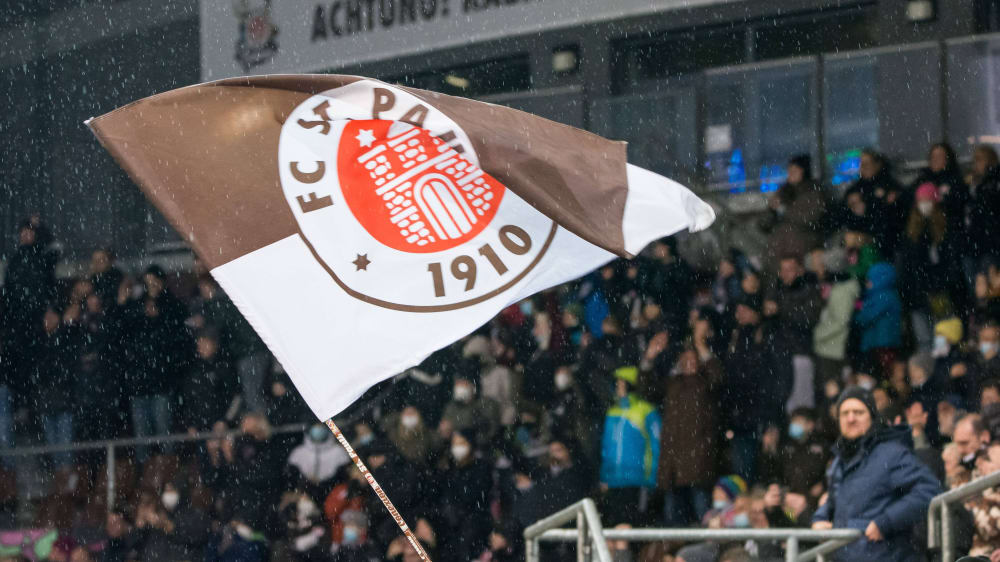 St. Pauli (79,2 %) ist vor Schalke (39,6 %) und dem HSV (33 %) klarer Favorit. Der Tabellenzweite Darmstadt (24,8 %) und Werder (12,5 %) haben demnach nur Außenseiterchancen.