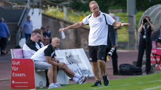 Ab dem Sommer nicht länger Trainer des SC Velbert: Ralf vom Dorp (rechts)