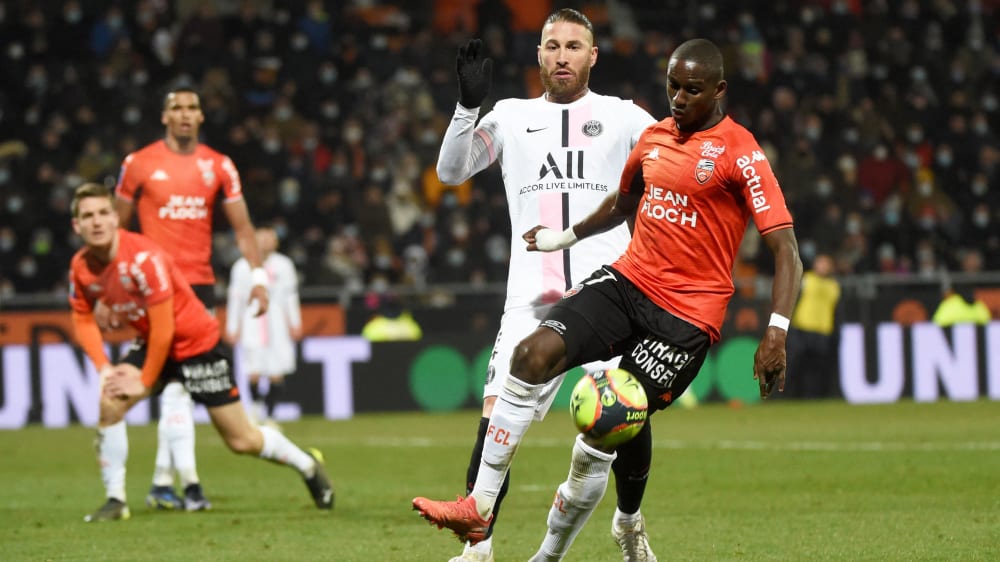 Sergio Ramos kam in Lorient zur Pause ins Spiel - und flog kurz vor Schluss mit Gelb-Rot vom Platz.