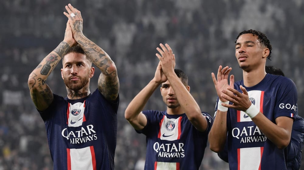 Lange Gesichter nach einem wertlosen Sieg: Sergio Ramos (li.) und seine Teamkollegen in Turin.