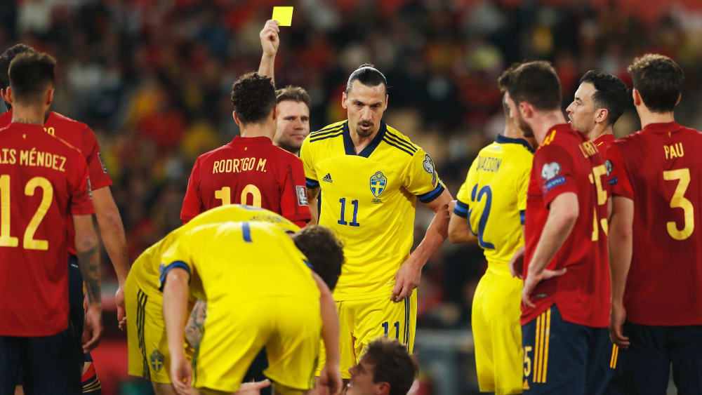 Schiedsrichter Dr. Felix Brych zeigte Zlatan Ibrahimovic im WM-Qualifikationsspiel in Spanien nur Gelb. 