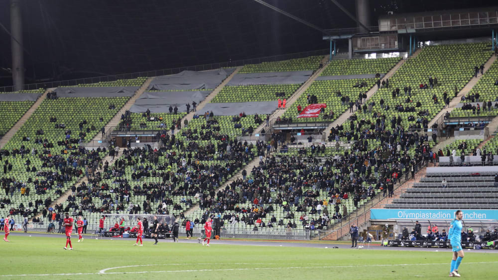 Überschaubare Kulisse: Das Olympiastadion scheint für Türkgücü München finanziell schwer zu stemmen.&nbsp;