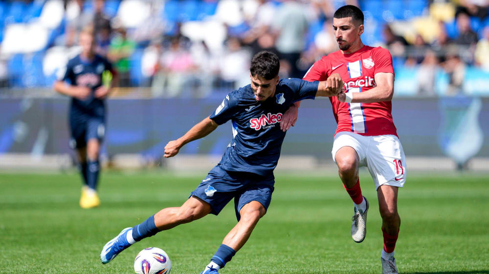 Ein umkämpftes Spiel lieferten sich Hoffenheim mit Diren Dagdeviren (l.) und Havelse um Nassim Boujellab (r.).