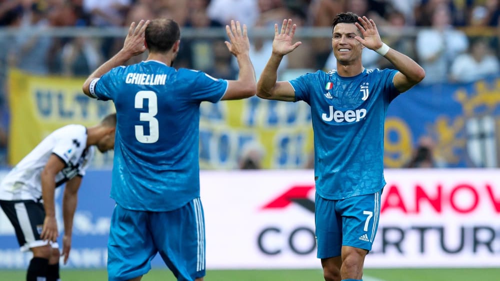 Schlag ein: Cristiano Ronaldo und Giorgio Chiellini bejubeln das 1:0.