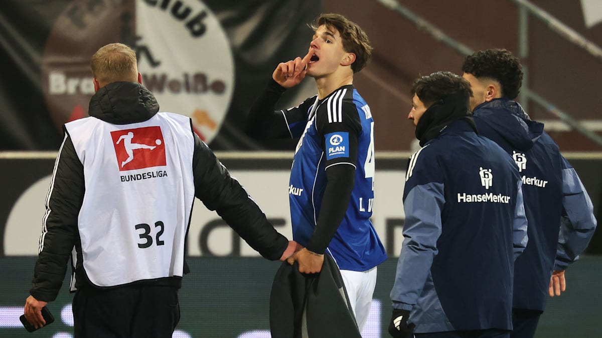 Vuskovic-Aufreger-im-Kabinengang-und-wenig-Feuer-auf-dem-Platz-