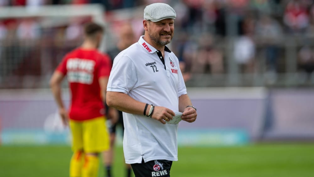 Mit vollem Einsatz bei der Sache: Steffen Baumgart feierte im ersten Spiel mit dem 1. FC Köln den ersten Sieg.