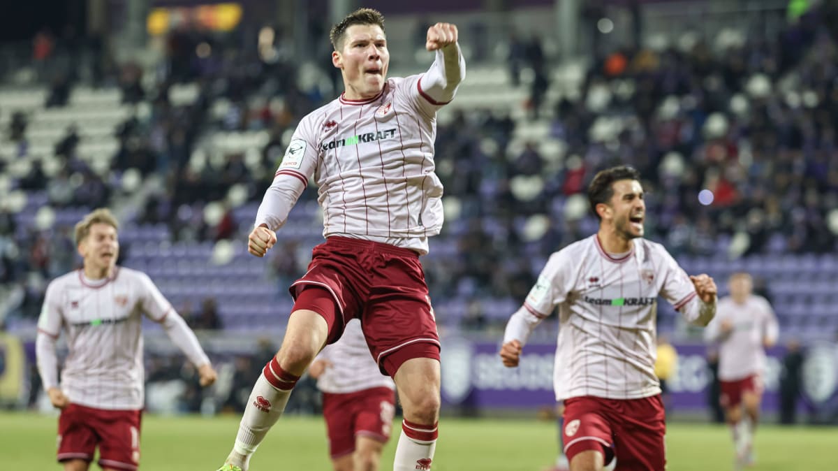 Bei-hitzigem-Spiel-mit-strittigem-Platzverweis-Scholz-schockt-Aue-in-der-Nachspielzeit