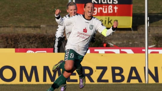Große Entschlossenheit: Inka Grings hat mit ihrer Torgefahr im Trikot des FCR 2001 Duisburg die Frauen-Bundesliga entscheidende geprägt.