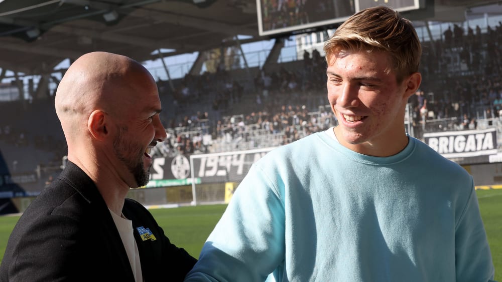 Gemeinsam erfolgreich in Graz: TSG-Trainer Christian Ilzer (li.) hofft bei seinem neuen Stürmer Gift Orban auf eine ähnliche Entwicklung wie bei Rasmus Höjlund (re.).