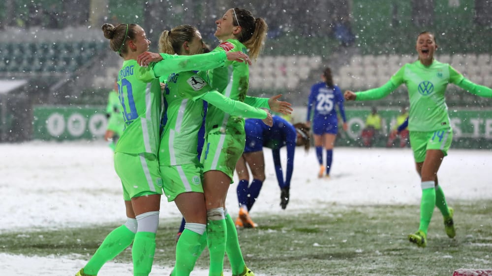 Die Wolfsburgerinnen konnten im Schneechaos den ersten Sieg im neuen Jahr bejubeln.
