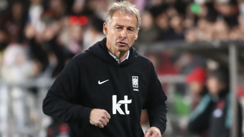 Jürgen Klinsmann während seines Debüts für Südkorea.