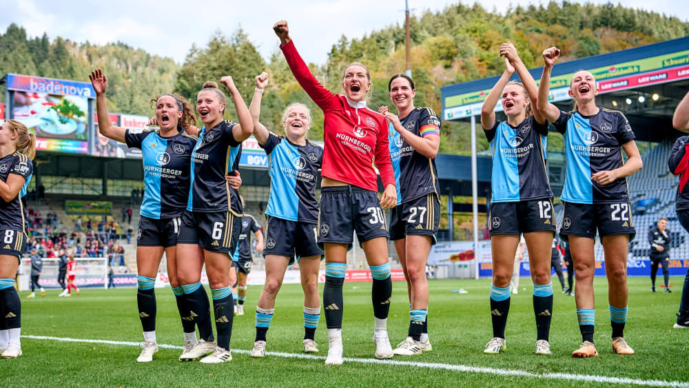 Die Frauen des 1. FC Nürnberg bejubelten ihren ersten Sieg der Saison beim SC Freiburg.