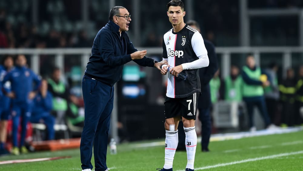 Juventus Turins Trainer Maurizio Sarri besitzt nach eigener Aussage weiterhin einen guten Draht zu Superstar Cristiano Ronaldo.