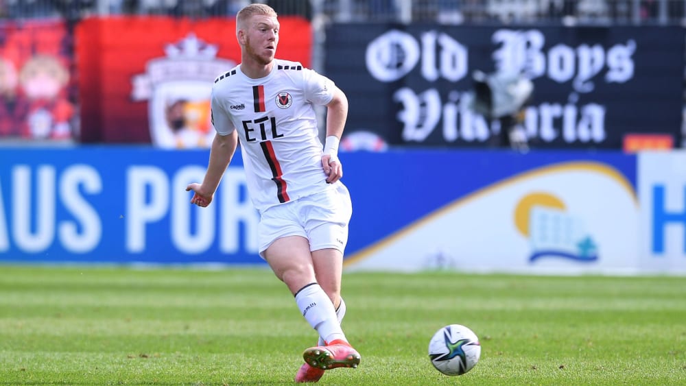 Der zukünftige Paderborner Kai Klefisch, hier noch am Ball für Viktoria Köln.