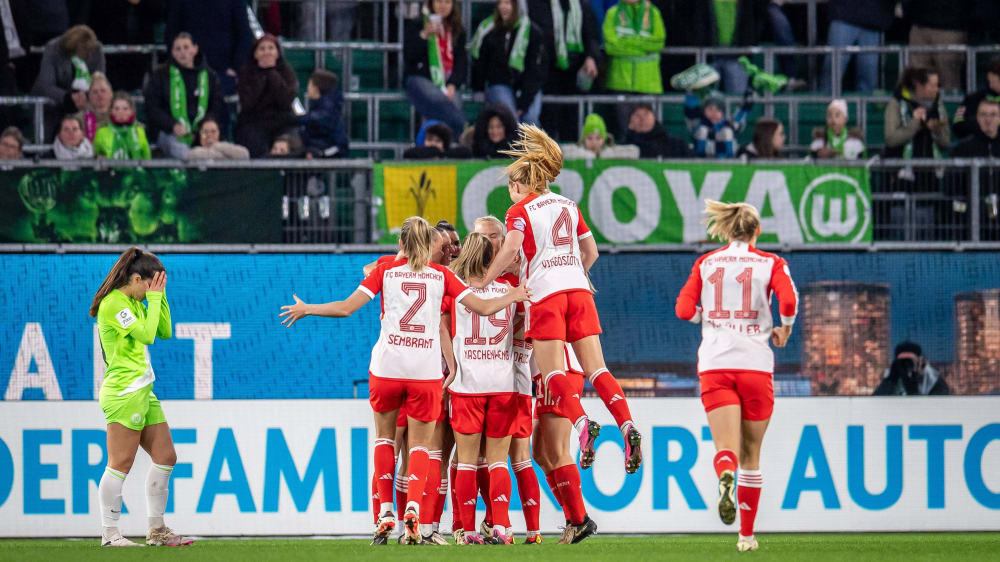 Bayerns Spielerinnen durften viermal in Wolfsburg jubeln.