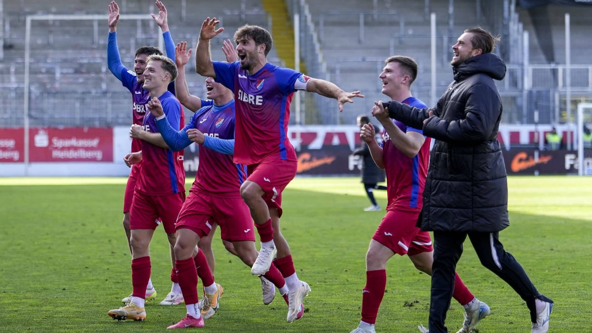 Steinbach Haiger gewinnt "Elfmeterschießen" bei Schott Mainz - kicker Steinbach Haiger gewinnt "Elfmeterschießen" bei Schott Mainz - kicker