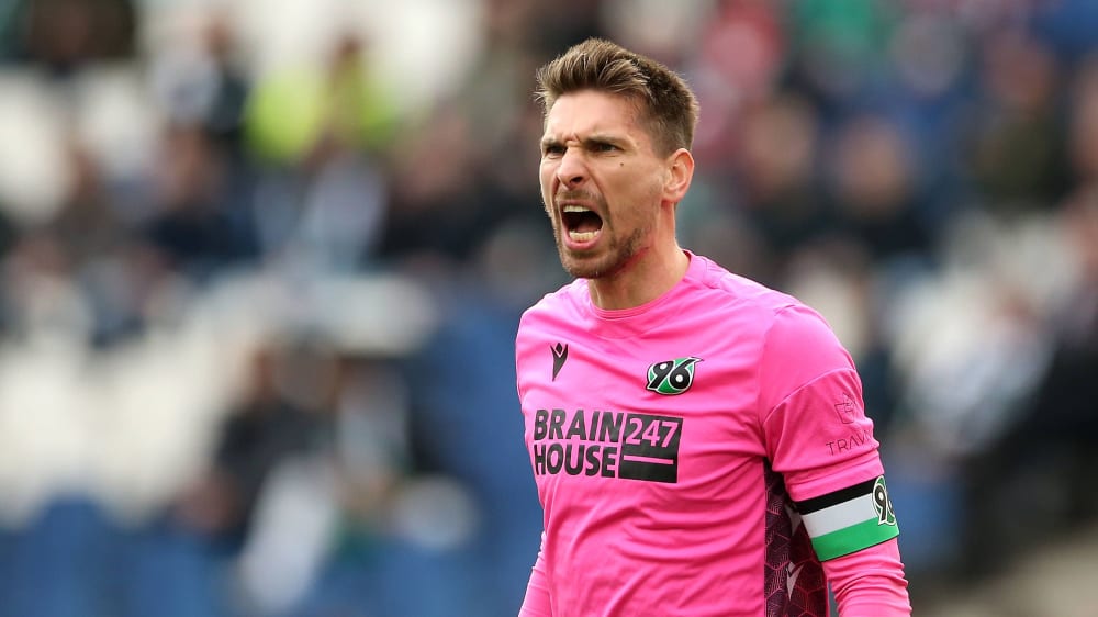 Ron-Robert Zieler rückte nach dem Sieg in Bielefeld vor allem die Defensive von Hannover 96 in den Vordergrund.