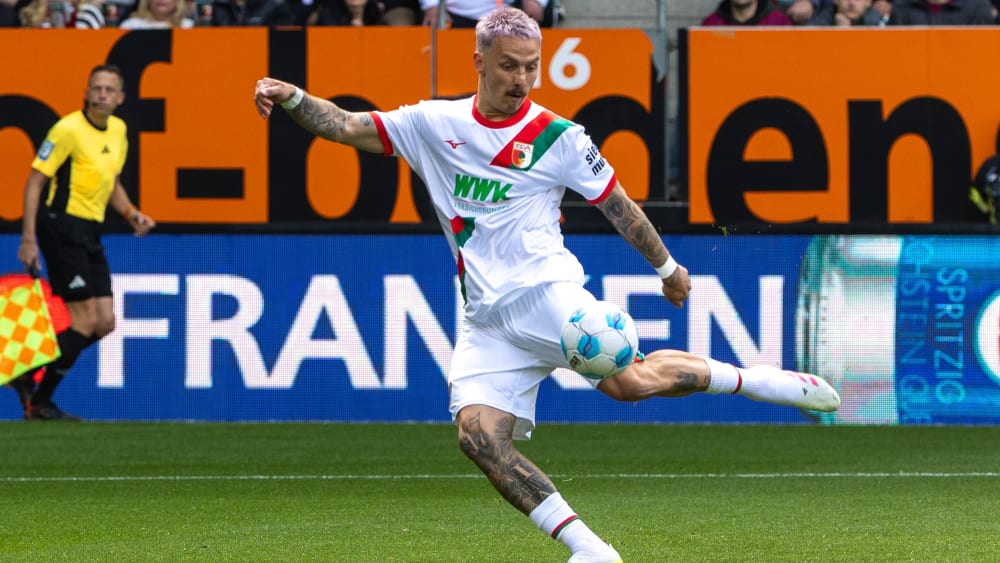 Philip Tietz (FC Augsburg) in Aktion