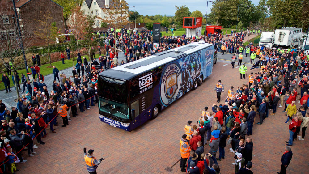Ankunft in Anfield: Beim letzten Premier-League-Gastspiel konnte Manchester City unbehelligt anreisen.