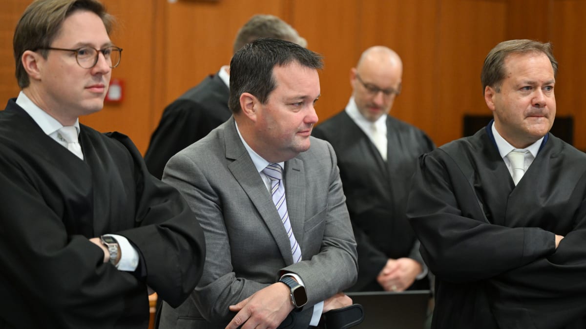 Schlagabtausch zu Beginn des DFB-Steuerprozesses