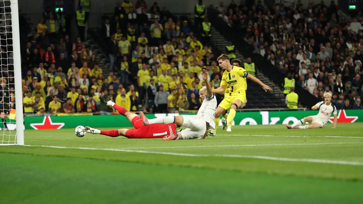 Kurioses Eigentor in der 4. Minute: Torwart-Patzer bringt Tottenham den Sieg