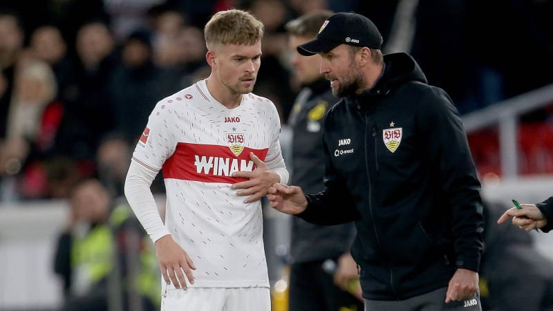 V.li. Maximilian Mittelstädt (VfB) , Trainer Sebastian Hoeneß (VfB) . Fussball: 1. Bundesliga : Saison 23 24: VfB Stuttgart -Borussia Dortmund, Fussball Bundesliga, 11.11.2023. *** V li Maximilian Mittelstädt VfB , Coach Sebastian Hoeneß VfB Sport Soccer 1 Bundesliga Season 23 24 VfB Stuttgart Borussia Dortmund, Soccer Bundesliga, 11 11 2023