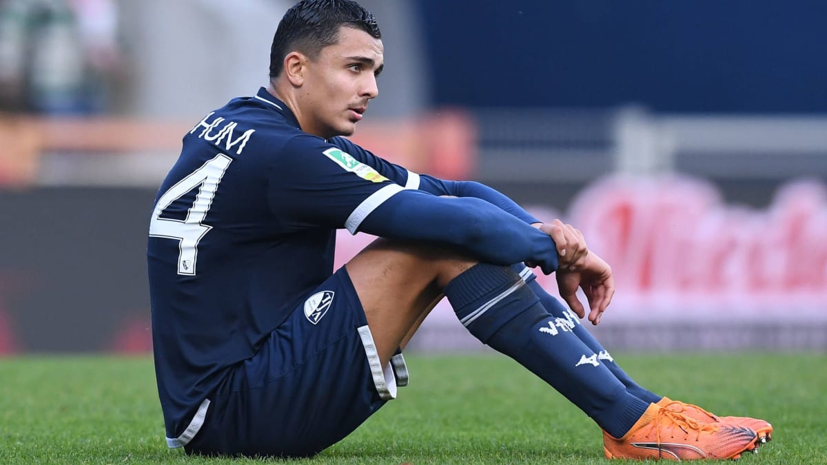 In-Unterzahl-Last-Minute-Elfmeter-rettet-G-tersloh-einen-gl-cklichen-Punkt-in-Bochum