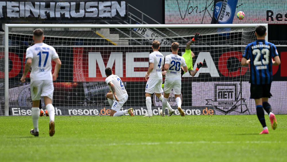 Heidenheims Keeper Müller hatte beim Treffer von Muslija keine Chance.