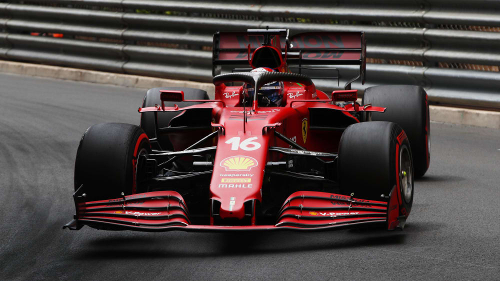 Holte sich unter kuriosen Umst&#228;nden die Pole in Monaco: Charles Leclerc im Ferrari.