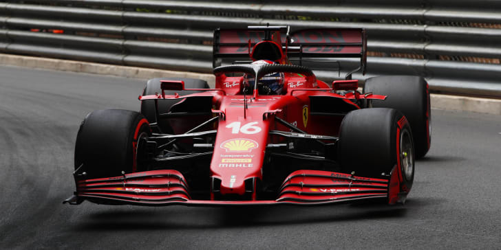Holte sich unter kuriosen Umständen die Pole in Monaco: Charles Leclerc im Ferrari.