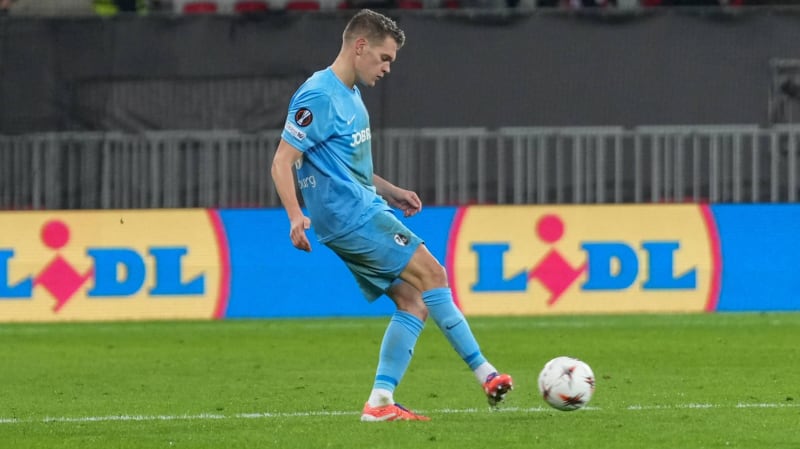 Matthias Ginter (SC Fribourg, 28 ans) en possession du ballon, France, Football, Ligue Europa UEFA, 4e journée, Phase de groupes, 2025/26, OGC Nice - SC Fribourg, 06/11/2025, Allianz Riviera, Nice, France. Copyright : xArnexAmbergx