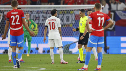 Sah nach dem Ausgleich Tschechiens Gelb und fehlt der Türkei nun im Achtelfinale: Hakan Calhanoglu (#10).