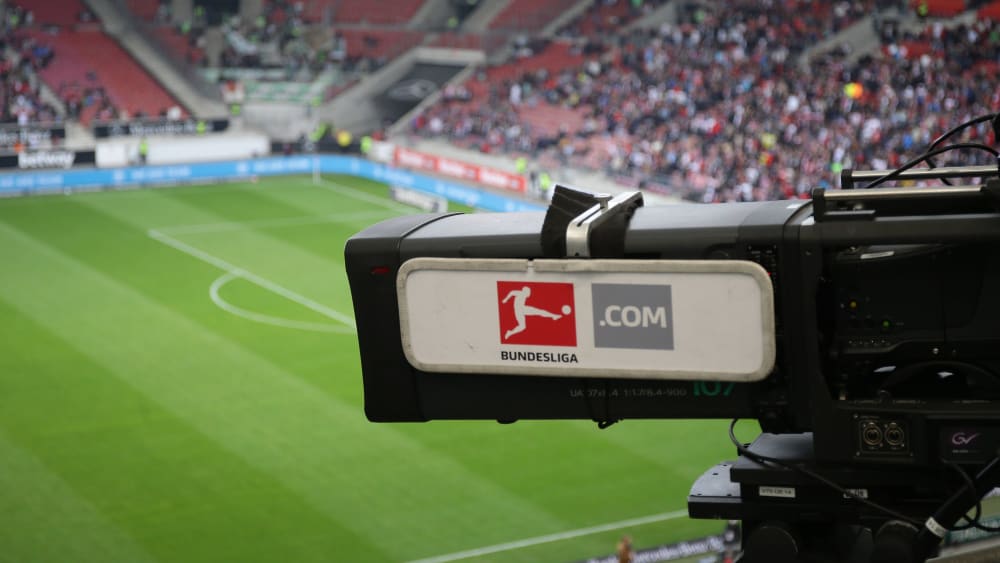 Sky und DAZN zeigen aktuell die Bundesliga live.