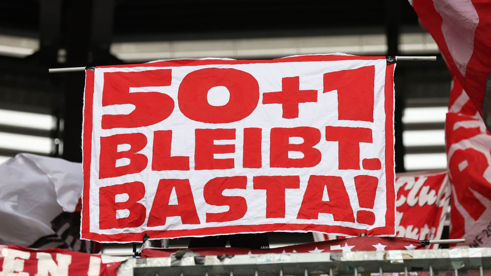 Klares Votum der Fans: In den Stadien der Bundesliga zeigen Fans immer wieder Plakate für den Erhalt der 50+1-Regel.