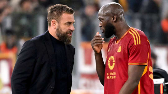 Möchte auf seinen Sturmtank Romelu Lukaku ungern verzichten: Roma-Coach Daniele de Rossi.