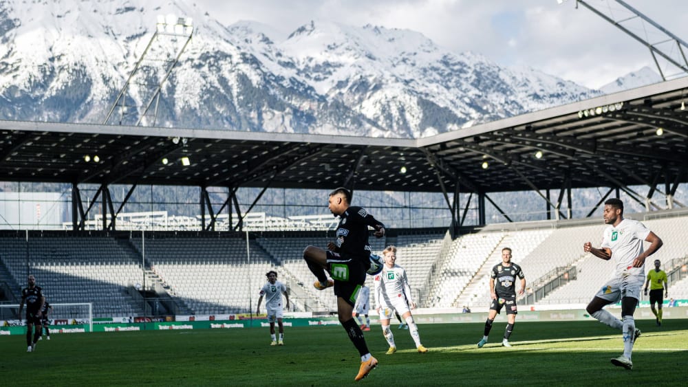 Eindrucksvolle Kulisse, aber eben nicht daheim: Die WSG Tirol im Innsbrucker Tivoli. Noch weiter muss Sturm Graz reisen.