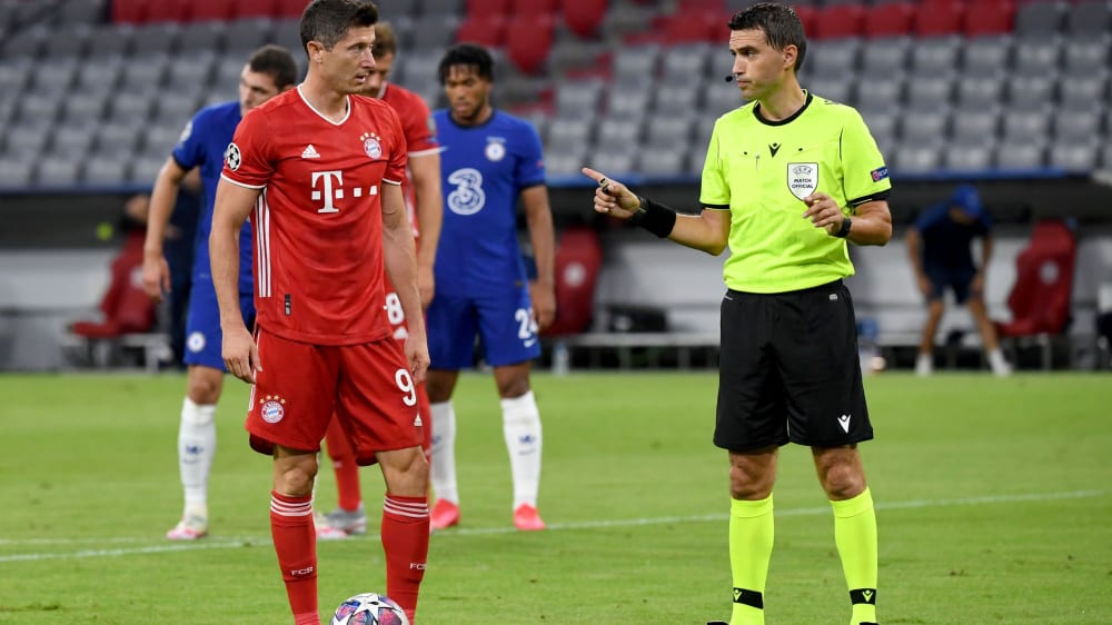 Ovidiu Alin Hategan und Robert Lewandowski beim letzten Zusammentreffen im August 2020 gegen Chelsea.