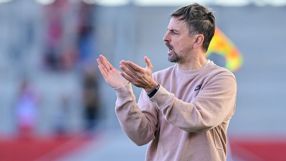 "Ich fühle mich hier wohl und lebe den Verein": Niko Arnautis ist seit elf Jahren Trainer in Frankfurt.