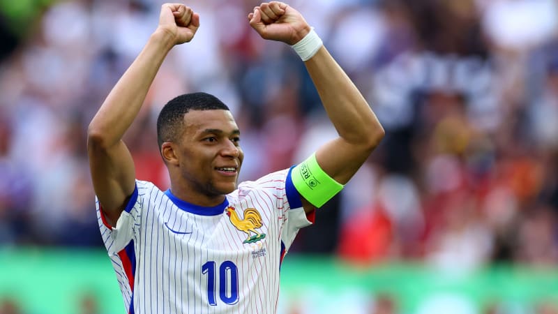 DUSSELDORF, GERMANY - JULY 01: Kylian Mbappe of France celebrates at full-time following the UEFA EURO 2024 round of 16 match between France and Belgium at Düsseldorf Arena on July 01, 2024 in Dusseldorf, Germany. (Photo by Chris Brunskill/Fantasista/Getty Images)