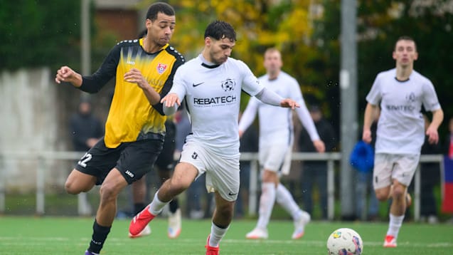 Der VfB Hilden (weiß) ist derzeit erfolgreich unterwegs.