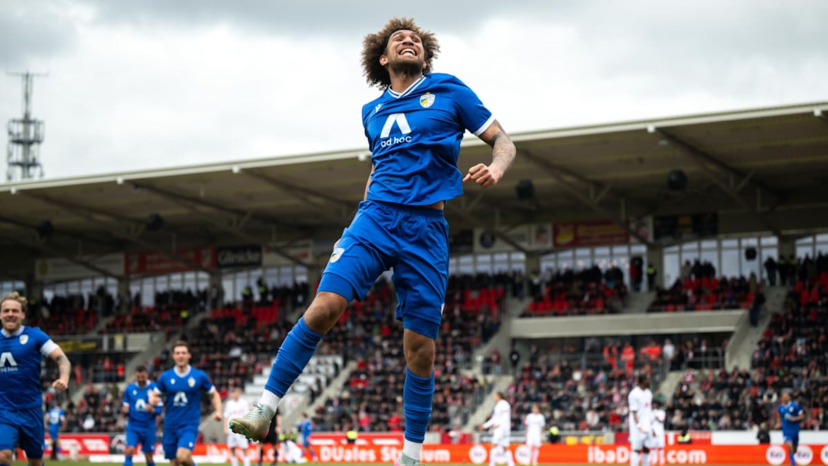 Zehn-Tore-Spektakel vor über 15.000 Zuschauern: Jena schaltet Erfurt im Pokal-Derby aus