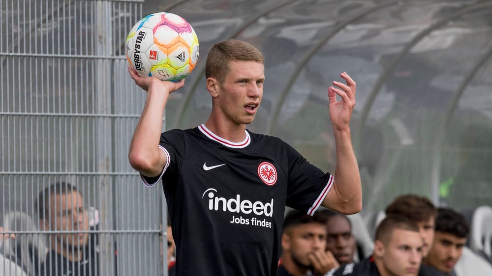 Stand bislang zweimal im Profikader bei Pflichtspielen: Elias Baum.