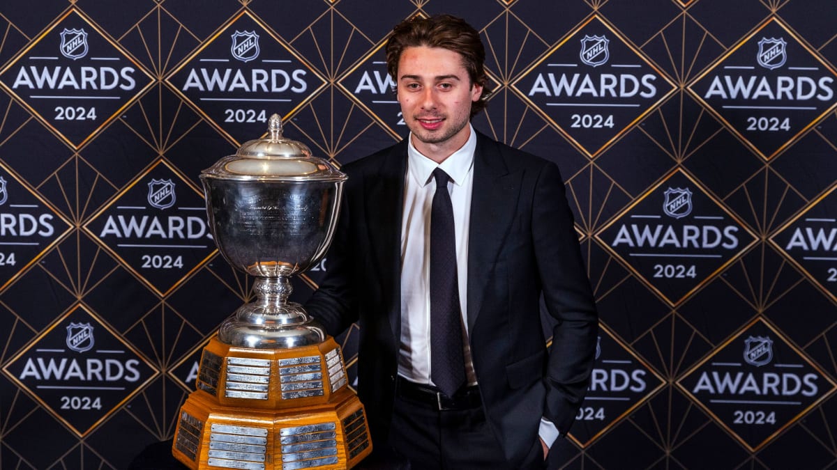 Spektakul-rer-Tausch-Wild-holt-Superstar-Verteidiger-Hughes