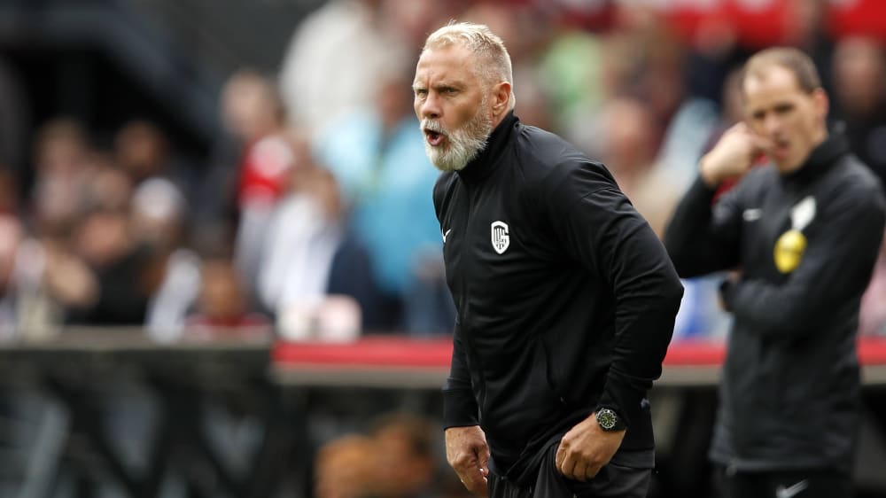 Vivid Recently Sacked Az Head Coach Being Considered To Take Over At Anderlecht Instead Of Thorsten Fink Artwork for Desktop