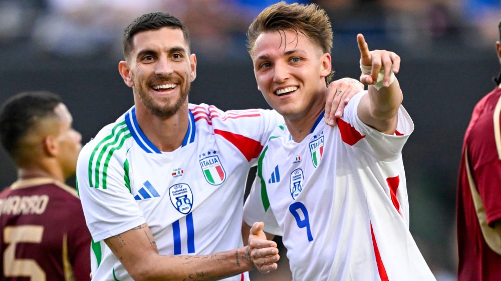 Erfolgreicher Strahlemann im Azzurri-Trikot: Mateo Retegui (hier mit Roma-Kapitän Lorenzo Pellegrini).