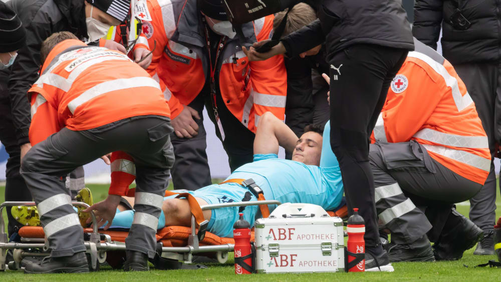 Fürths Marco Meyerhöfer verletzte sich im Spiel bei Eintracht Frankfurt spät schwer.