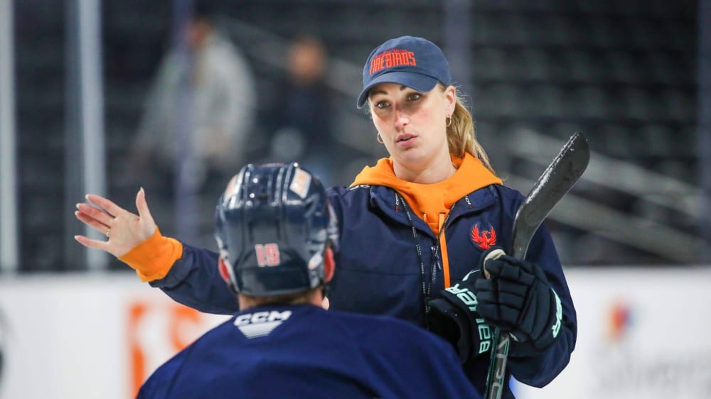 Von der DEL über die deutsche Nationalmannschaft und die AHL in die NHL: Assistant Coach Jessica Campbell.
