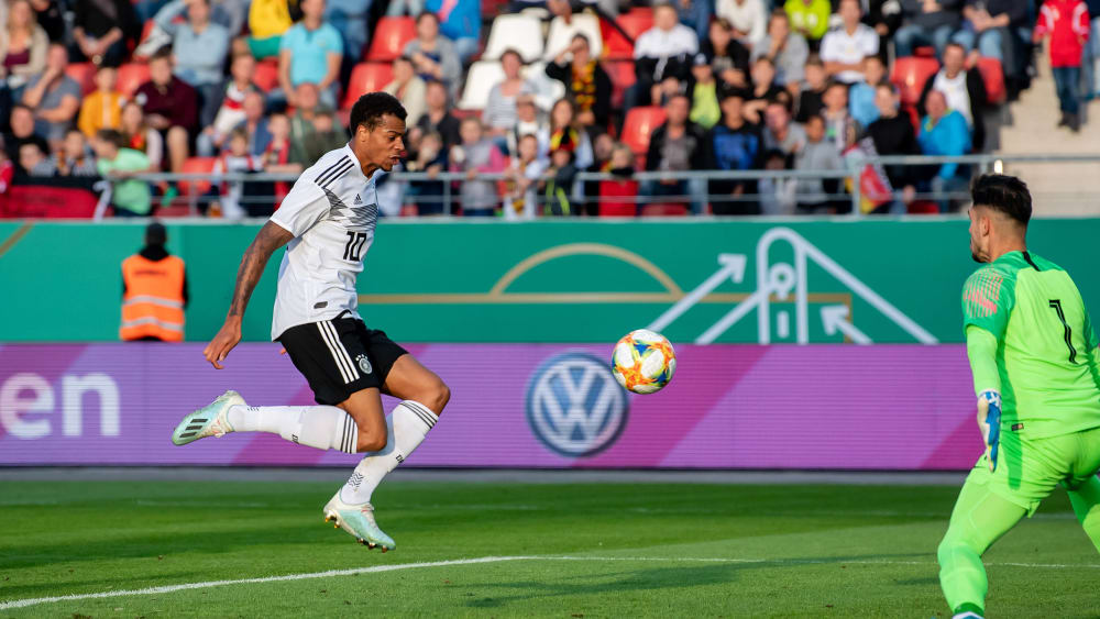 Wolfsburgs Lukas Nmecha erzielte gegen Griechenland einen Treffer und holte zudem einen Platzverweis raus.